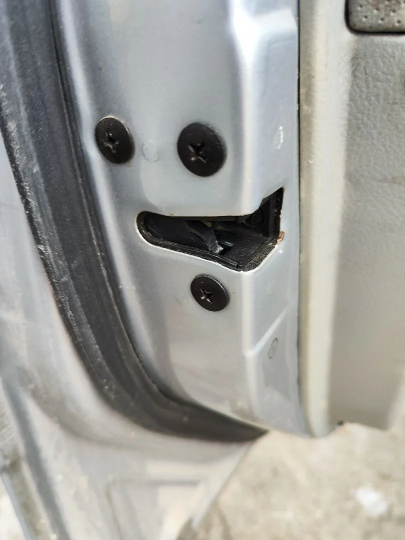 Foto de CERRADURA PUERTA DELANTERA IZQUIERDA KIA CERATO (LD) 1.5 CRDi (102 CV / 75 KW) referencia 813102F000