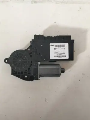 Foto de MOTOR ELEVALUNAS DELANTERO DERECHO VOLKSWAGEN TOUAREG (7LA) 2.5 TDI (174 CV / 128 KW) referencia 3D1959792E foto 2