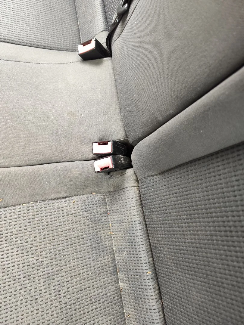 Foto de ENGANCHE CINTURON TRASERO CENTRAL VOLKSWAGEN POLO IV (9N1) 1.4 16V (75 CV / 55 KW)