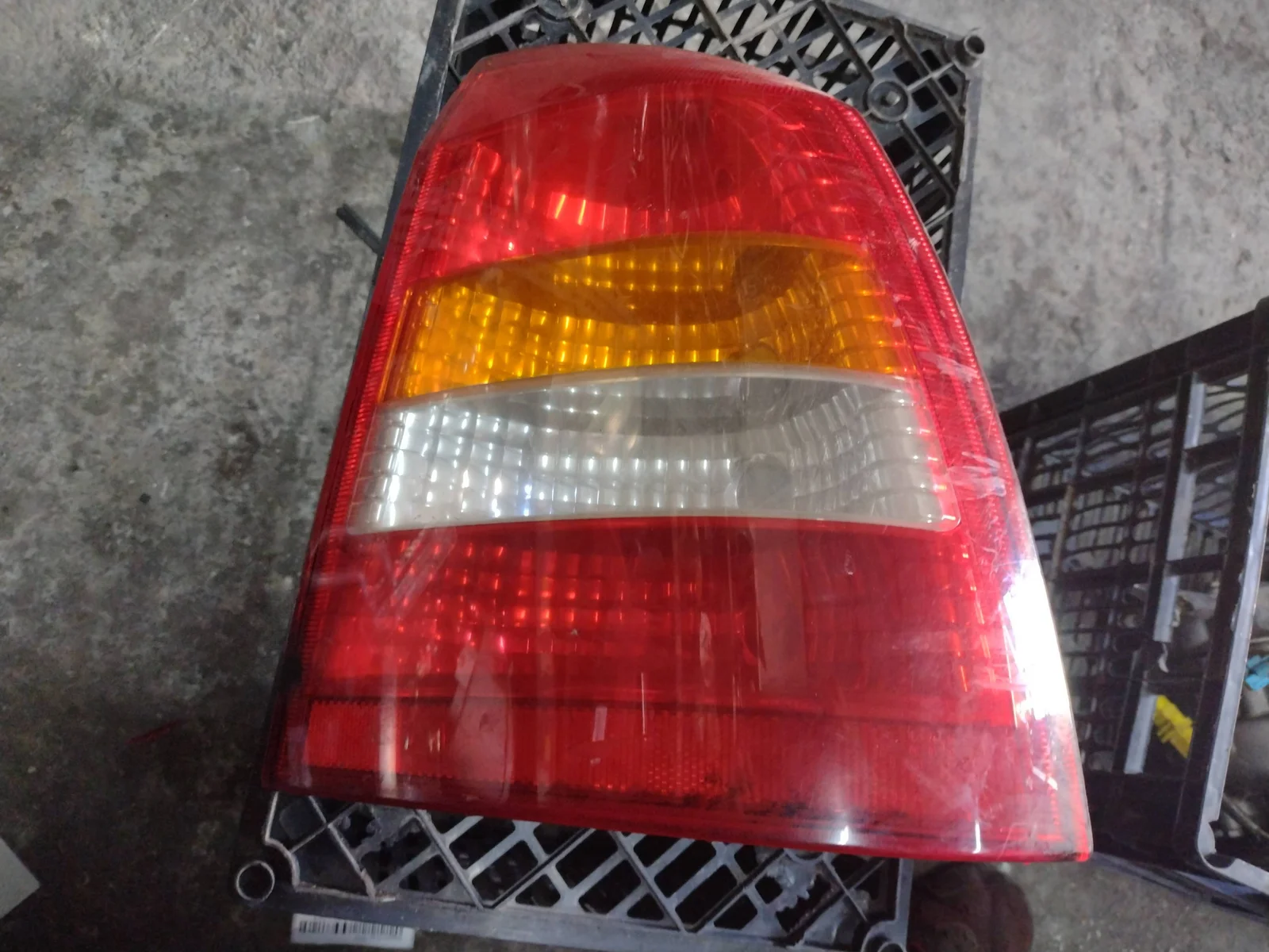 Foto de PILOTO TRASERO DERECHO OPEL ASTRA G COUPE referencia 62225