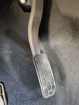 Foto de POTENCIOMETRO PEDAL JAGUAR F-PACE 3.0 V6 Diesel CAT (301 CV / 221 KW) referencia HK839F836AA