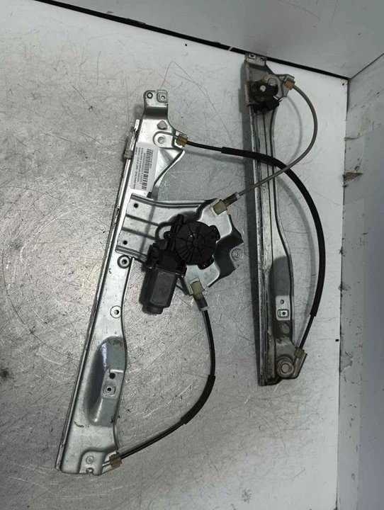 Foto de ELEVALUNAS DELANTERO DERECHO RENAULT CLIO III 1.5 dCi Diesel CAT (86 CV / 63 KW) referencia 400861D