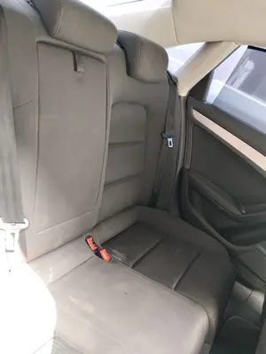 Foto de ASIENTO TRASERO MEDIO AUDI A4 BERLINA (8K2) 2.0 16V TDI (143 CV / 105 KW) foto 2