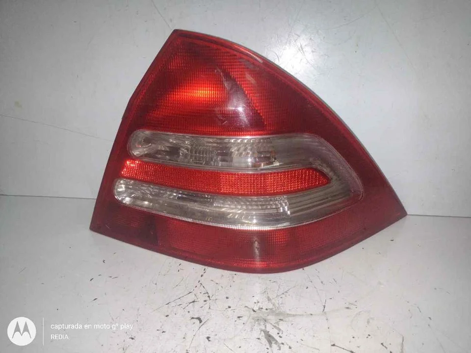 Foto de PILOTO TRASERO DERECHO MERCEDES-BENZ CLASE C (BM 203) BERLINA referencia 3311R