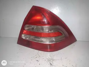 Foto de PILOTO TRASERO DERECHO MERCEDES-BENZ CLASE C (BM 203) BERLINA referencia 3311R