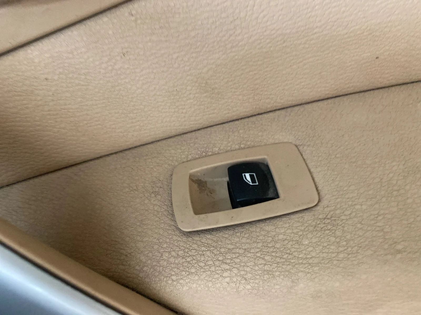 Foto de MANDO ELEVALUNAS DELANTERO DERECHO BMW SERIE X3 (E83) 2.0 Turbodiesel CAT (177 CV / 130 KW)