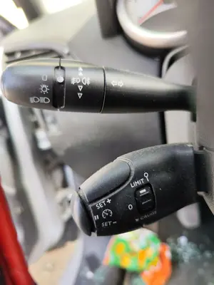 Foto de MANDO MULTIFUNCION PEUGEOT 207 1.6 16V HDi (90 CV / 66 KW) foto 5