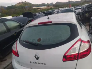 Foto de PORTON TRASERO RENAULT MEGANE III BERLINA 5P 1.6 16V CAT (101 CV / 74 KW) referencia 901002517R
