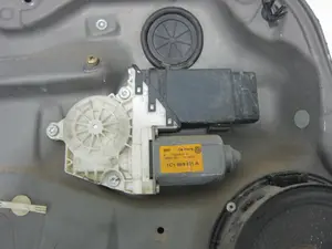 Foto de ELEVALUNAS DELANTERO IZQUIERDO VOLKSWAGEN GOLF IV BERLINA (1J1)(10.1997) 1.6 16V (105 CV / 77 KW) referencia 1J4837755E foto 4