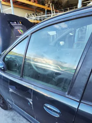 Foto de LUNA DELANTERA IZQUIERDA RENAULT SCENIC I (JA...) 1.9 dCi Diesel CAT (102 CV / 75 KW) referencia 8200143306
