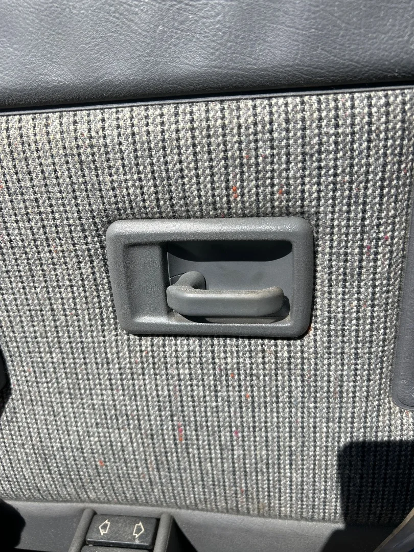 Foto de MANETA INTERIOR DELANTERA IZQUIERDA PEUGEOT 309 1.6 (88 CV / 65 KW)