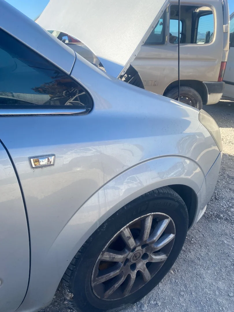 Foto de ALETA DELANTERA DERECHA OPEL ZAFIRA B 1.9 CDTI (120 CV / 88 KW) referencia 93184412
