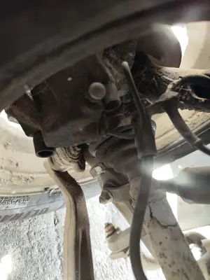 Foto de PINZA DE FRENO DELANTERA IZQUIERDA VOLKSWAGEN PASSAT VARIANT (3B5) 1.9 TDI (110 CV / 81 KW) referencia 8E0615123A