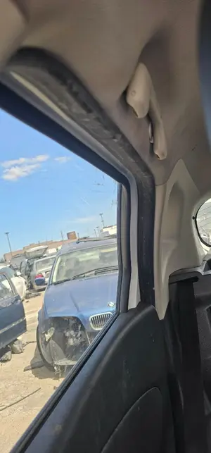 Foto de ASIDERO TECHO TRASERO DERECHO RENAULT CAPTUR I 1.5 dCi Diesel FAP (110 CV / 81 KW) referencia 739407170R