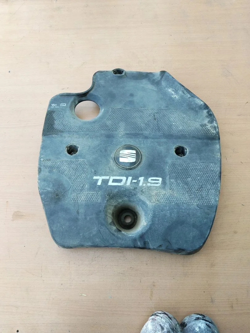 Foto de TAPA MOTOR SEAT LEON (1M1) referencia 038103925