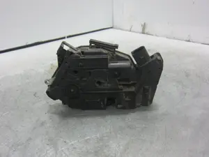 Foto de CERRADURA PUERTA DELANTERA DERECHA SEAT IBIZA BERLINA (6J5) 1.6 TDI (105 CV / 77 KW) referencia 5N1837016F foto 5