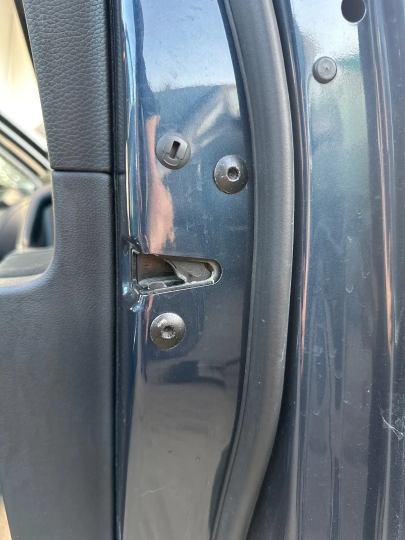 Foto de CERRADURA PUERTA DELANTERA DERECHA VOLKSWAGEN PASSAT BERLINA (3C2) 2.0 TDI (140 CV / 103 KW) referencia 3C1837016B