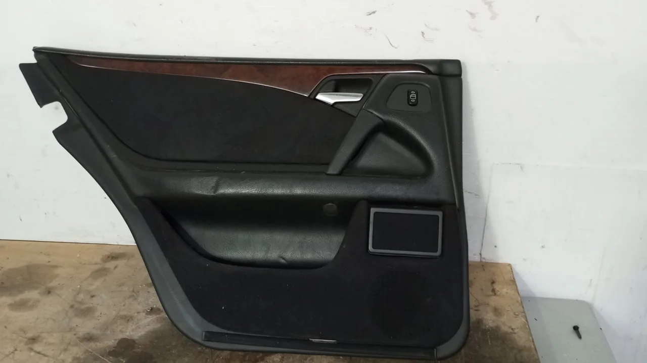 Foto de GUARNECIDO PUERTA TRASERA IZQUIERDA MERCEDES-BENZ CLASE E (BM 210) BERLINA 3.0 Turbodiesel CAT (177 CV / 130 KW) referencia A2107308370