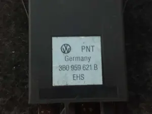Foto de MANDO CALEFACCION / AIRE ACONDICIONADO VOLKSWAGEN PASSAT BERLINA (3B2) referencia 3B0959621B foto 4