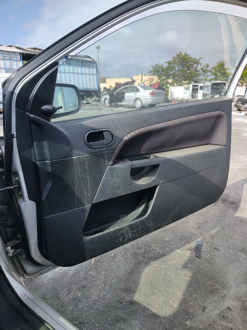 Foto de GUARNECIDO PUERTA DELANTERA DERECHA FORD FIESTA (CBK) 1.4 TDCi CAT (68 CV / 50 KW) referencia 1351328