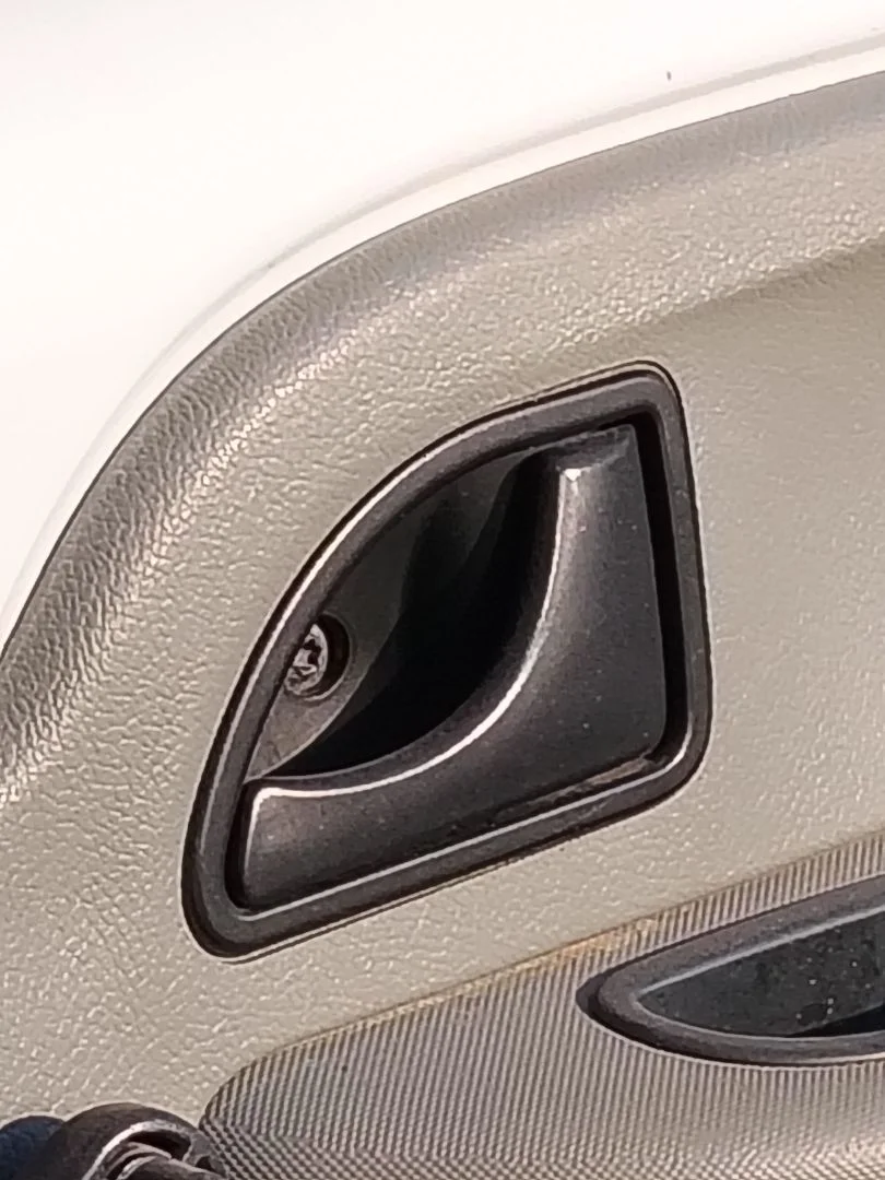 Foto de MANETA INTERIOR DELANTERA DERECHA RENAULT KANGOO I (F/KC0) 1.9 dCi Diesel CAT (84 CV / 62 KW) referencia 8200285837