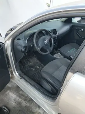 Foto de GOMAS CONTORNO PUERTA SEAT CORDOBA BERLINA (6L2) 1.9 SDI (64 CV / 47 KW)