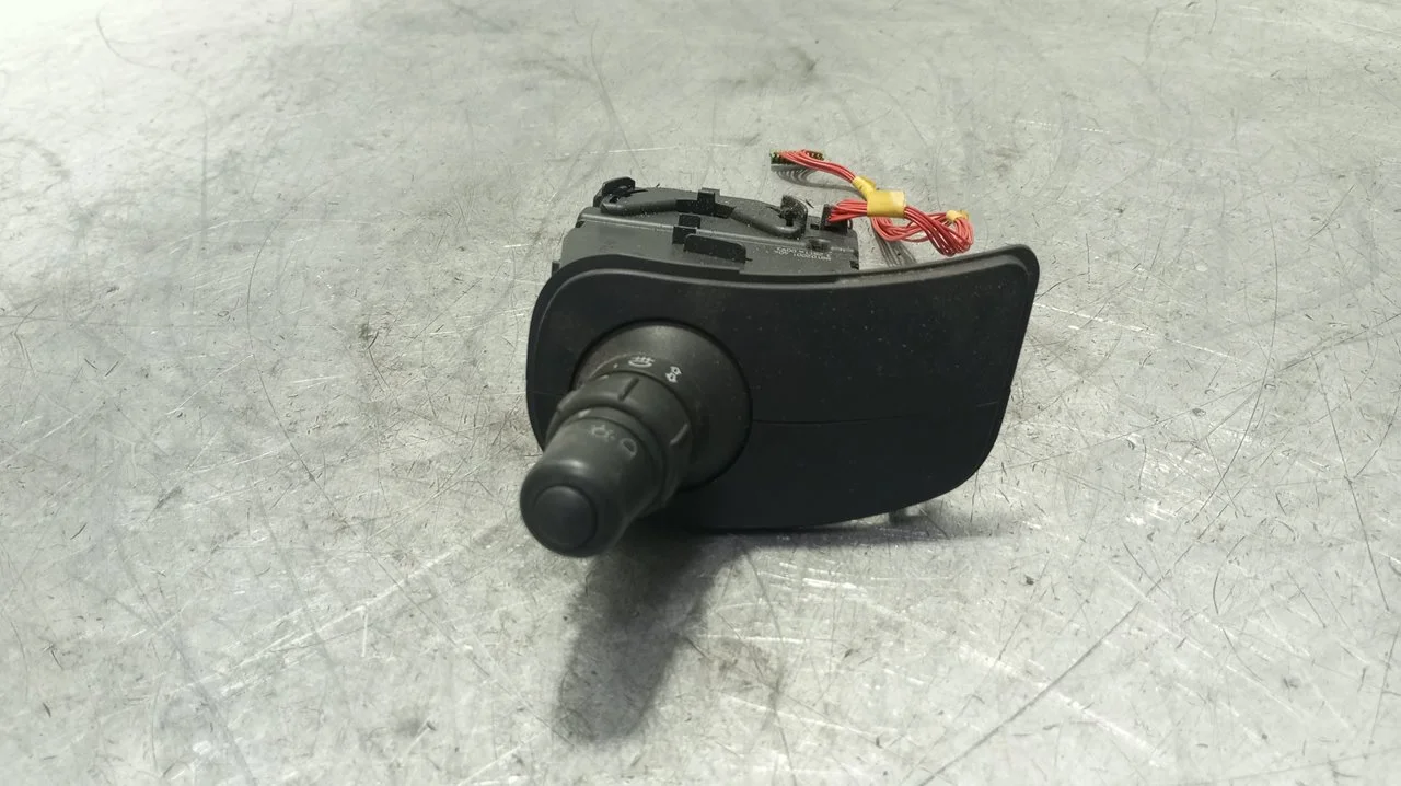 Foto de MANDO LUCES RENAULT KANGOO II (F/KW0) 1.5 dCi Diesel FAP (90 CV / 66 KW) referencia 88102001404