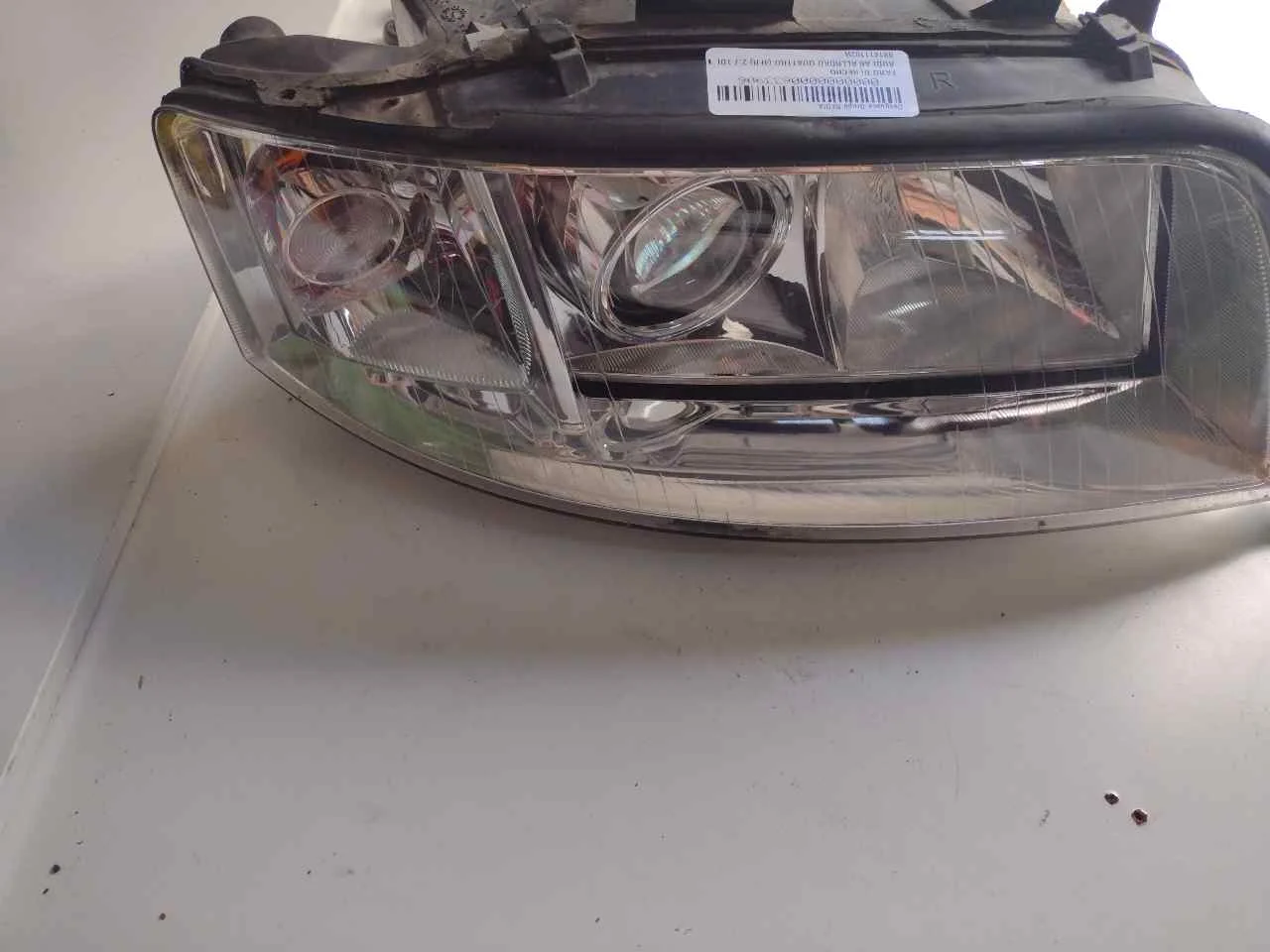 Foto de FARO DERECHO AUDI A6 AVANT (4B5) 2.5 V6 24V TDI (180 CV / 132 KW) referencia 081411102R