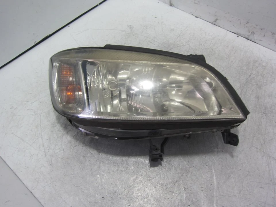 Foto de FARO DERECHO OPEL ZAFIRA A 2.2 16V DTI CAT (Y 22 DTR / L50) (125 CV / 92 KW) referencia 10397