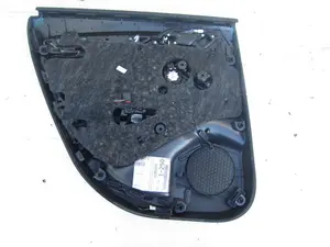 Foto de GUARNECIDO PUERTA TRASERA DERECHA AUDI A3 SEDÁN (8VM) 2.0 16V TDI (150 CV / 110 KW) referencia 162855031 foto 3