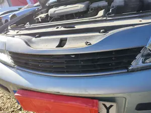 Foto de REJILLA DELANTERA RENAULT LAGUNA II (BG0) 1.8 CAT (120 CV / 88 KW) foto 3