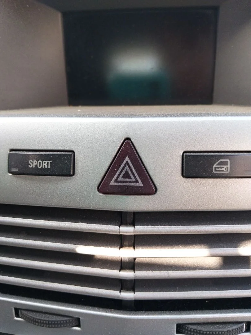 Foto de WARNING OPEL ASTRA H GTC 1.9 CDTI (120 CV / 88 KW)