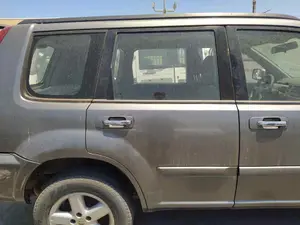Foto de PUERTA TRASERA DERECHA NISSAN X-TRAIL (T30) 2.2 16V Turbodiesel CAT (114 CV / 84 KW) referencia H21008H7