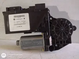 Foto de MOTOR ELEVALUNAS TRASERO DERECHO VOLKSWAGEN TOUAREG (7L6) 2.5 TDI DPF (174 CV / 128 KW) referencia 7L0959794 foto 3