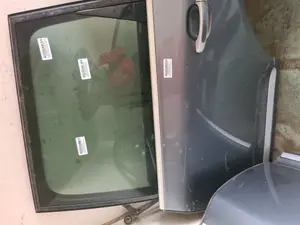 Foto de PUERTA TRASERA IZQUIERDA PORSCHE CAYENNE (TIPO 9PA) 3.2 V6 CAT (250 CV / 184 KW)
