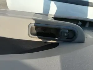 Foto de MANDO ELEVALUNAS DELANTERO DERECHO RENAULT TWINGO II 1.5 dCi Diesel (64 CV / 47 KW)