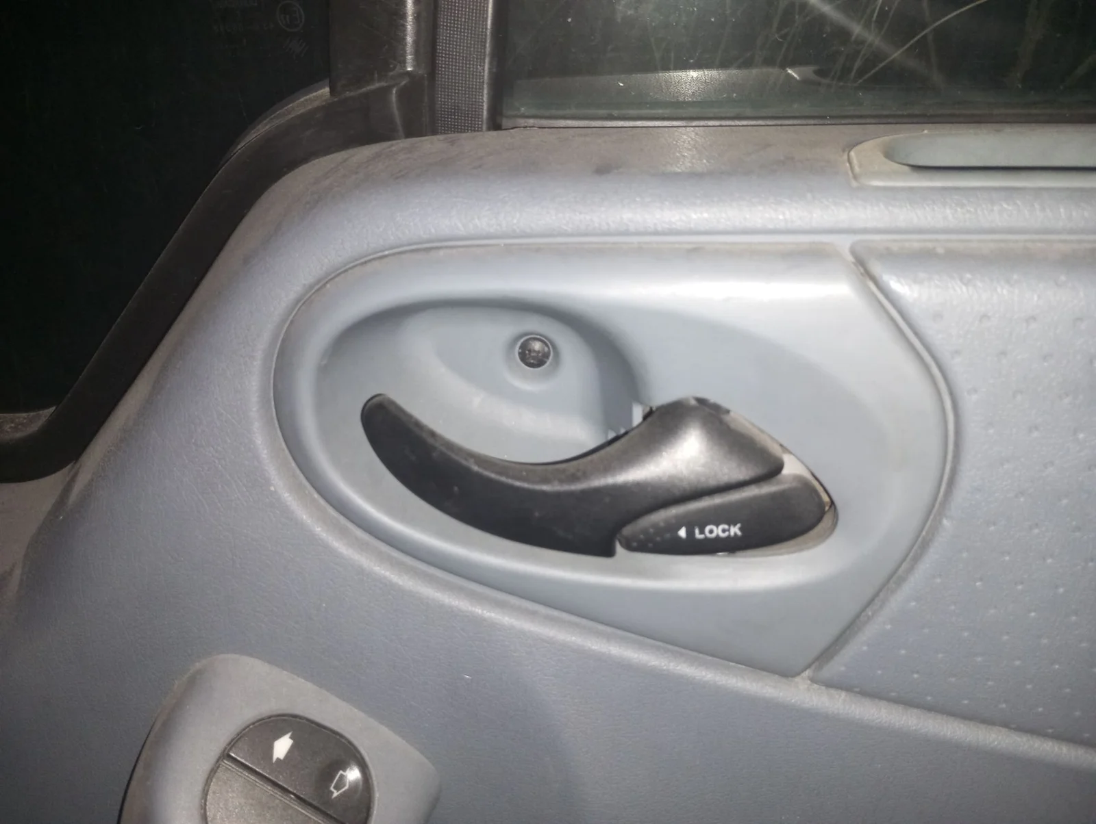 Foto de MANETA INTERIOR DELANTERA DERECHA FORD TRANSIT COMBI (TT9) 2.2 TDCi CAT (116 CV / 85 KW)
