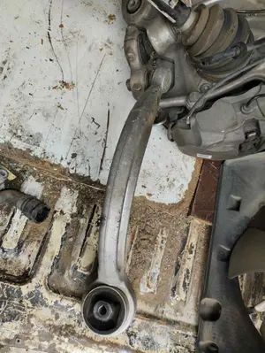 Foto de BRAZO SUSPENSION INFERIOR DELANTERO DERECHO AUDI A3 SEDÁN (8VM) 2.0 16V TDI (150 CV / 110 KW) foto 4