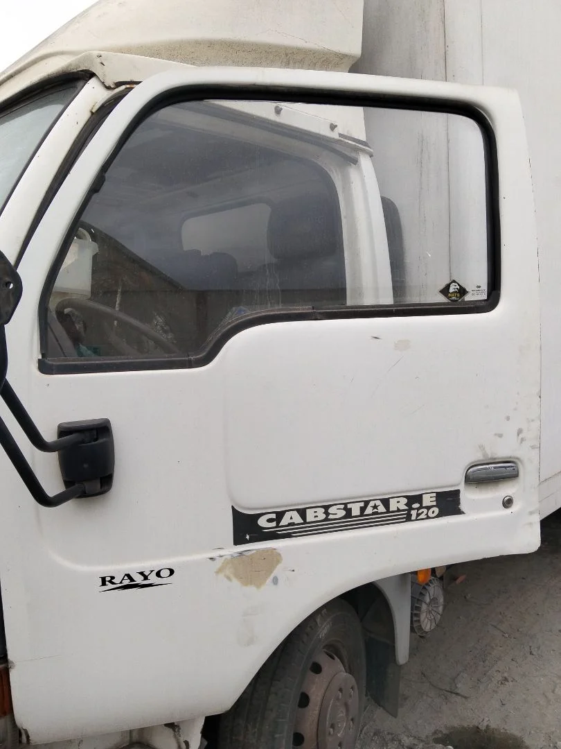 Foto de PUERTA DELANTERA IZQUIERDA NISSAN CABSTAR E 3.0 Diesel (120 CV / 88 KW)