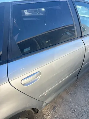 Foto de PUERTA TRASERA DERECHA AUDI A3 SPORTBACK (8PA) 2.0 16V TFSI (200 CV / 147 KW) referencia 8P4833052A