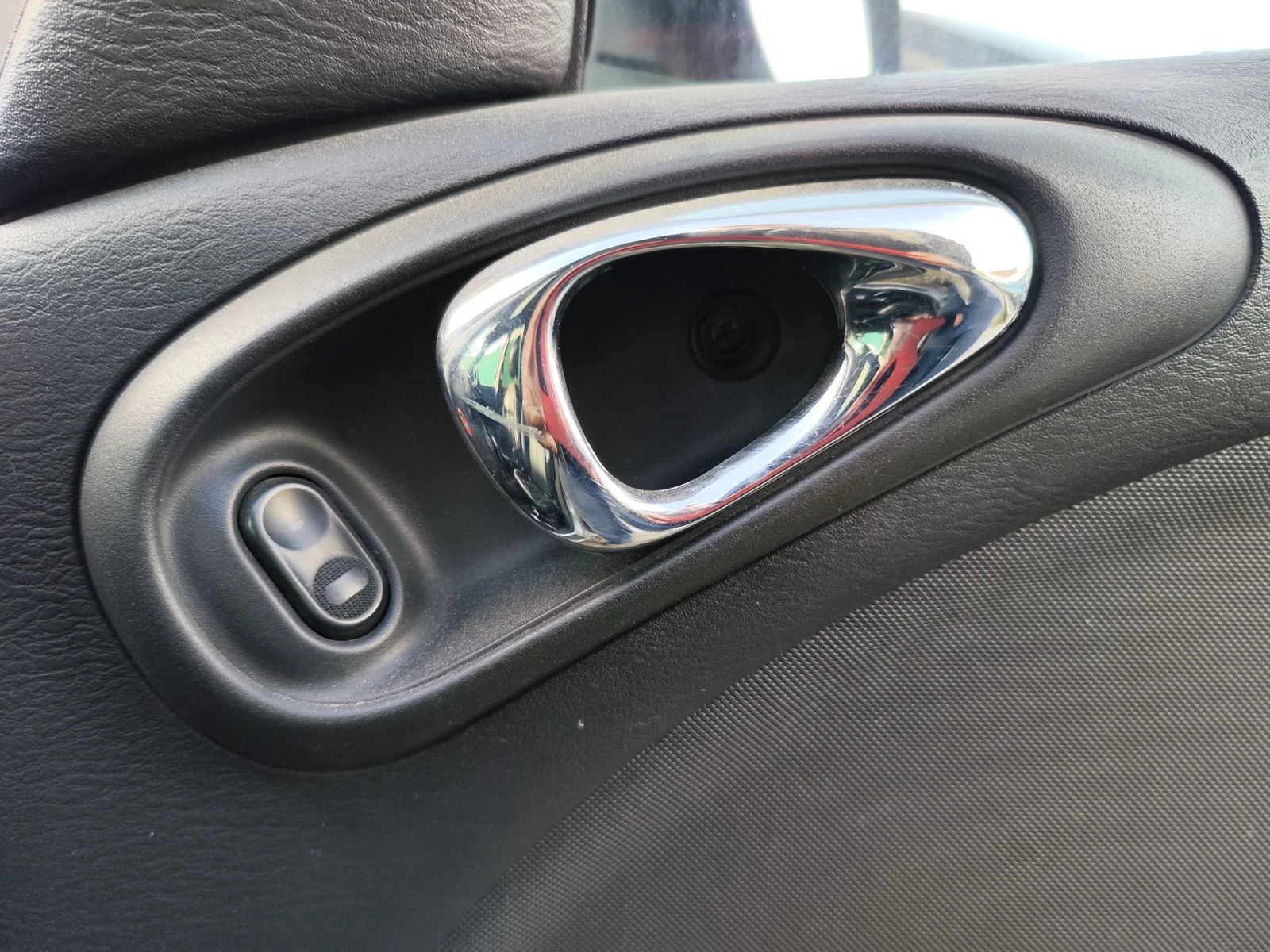 Foto de MANETA INTERIOR DELANTERA DERECHA CHRYSLER PT CRUISER 2.2 CRD CAT (121 CV / 89 KW)