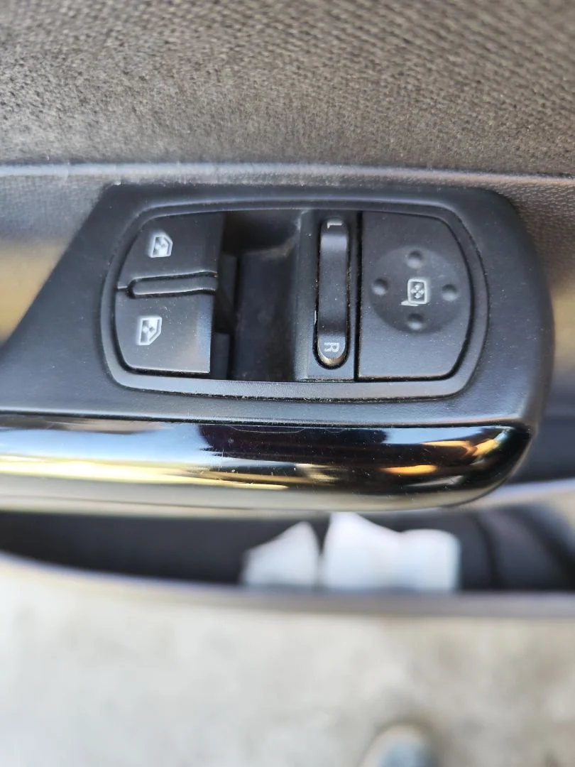 Foto de MANDO RETROVISOR OPEL CORSA D 1.2 16V CAT (Z 12 XEP / LB4) (80 CV / 59 KW)