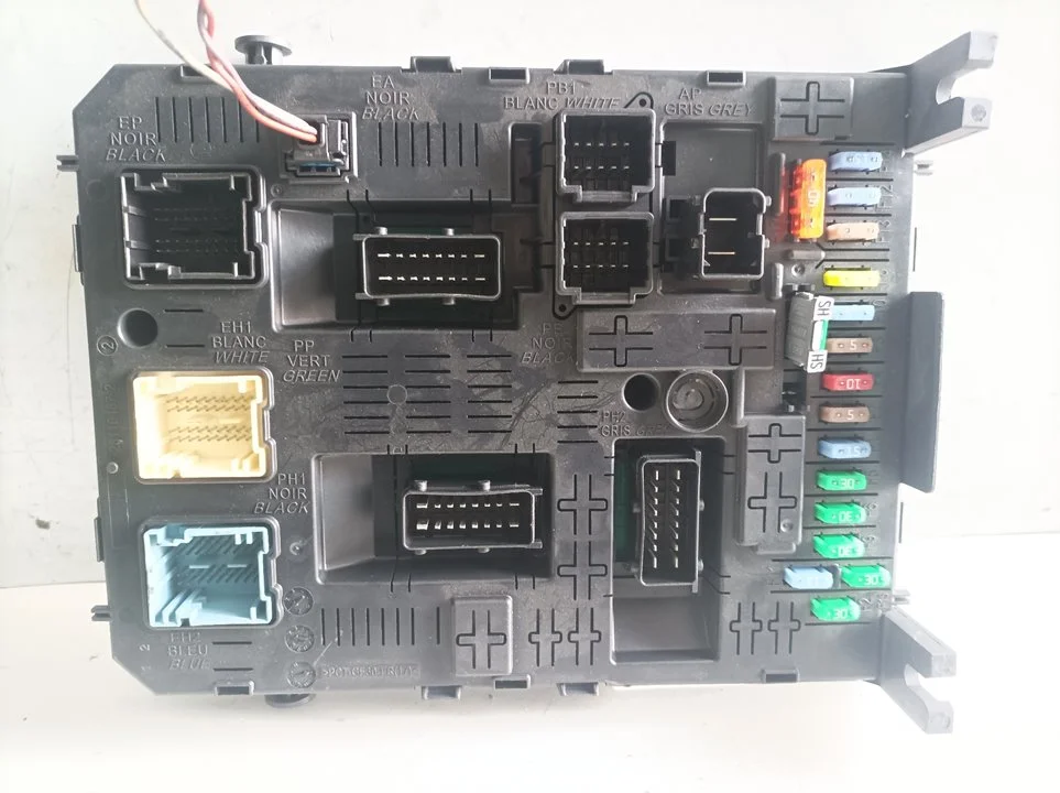 Foto de CAJA RELES / FUSIBLES CITROEN C 15 1.8 Diesel (161) (60 CV / 44 KW) referencia 281197595