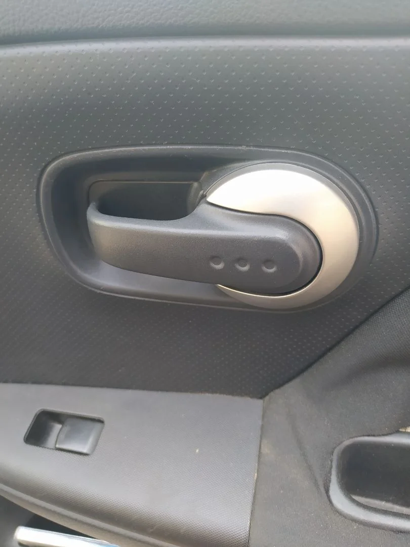 Foto de MANETA INTERIOR DELANTERA DERECHA NISSAN NOTE (E11E) 1.4 CAT (88 CV / 65 KW)