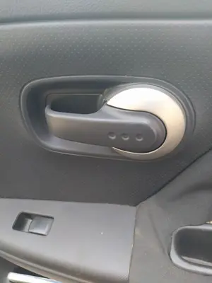 Foto de MANETA INTERIOR DELANTERA DERECHA NISSAN NOTE (E11E) 1.4 CAT (88 CV / 65 KW)