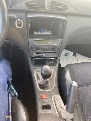 Foto de CONSOLA CENTRAL RENAULT LAGUNA II (BG0) 2.0  (135 CV / 99 KW)