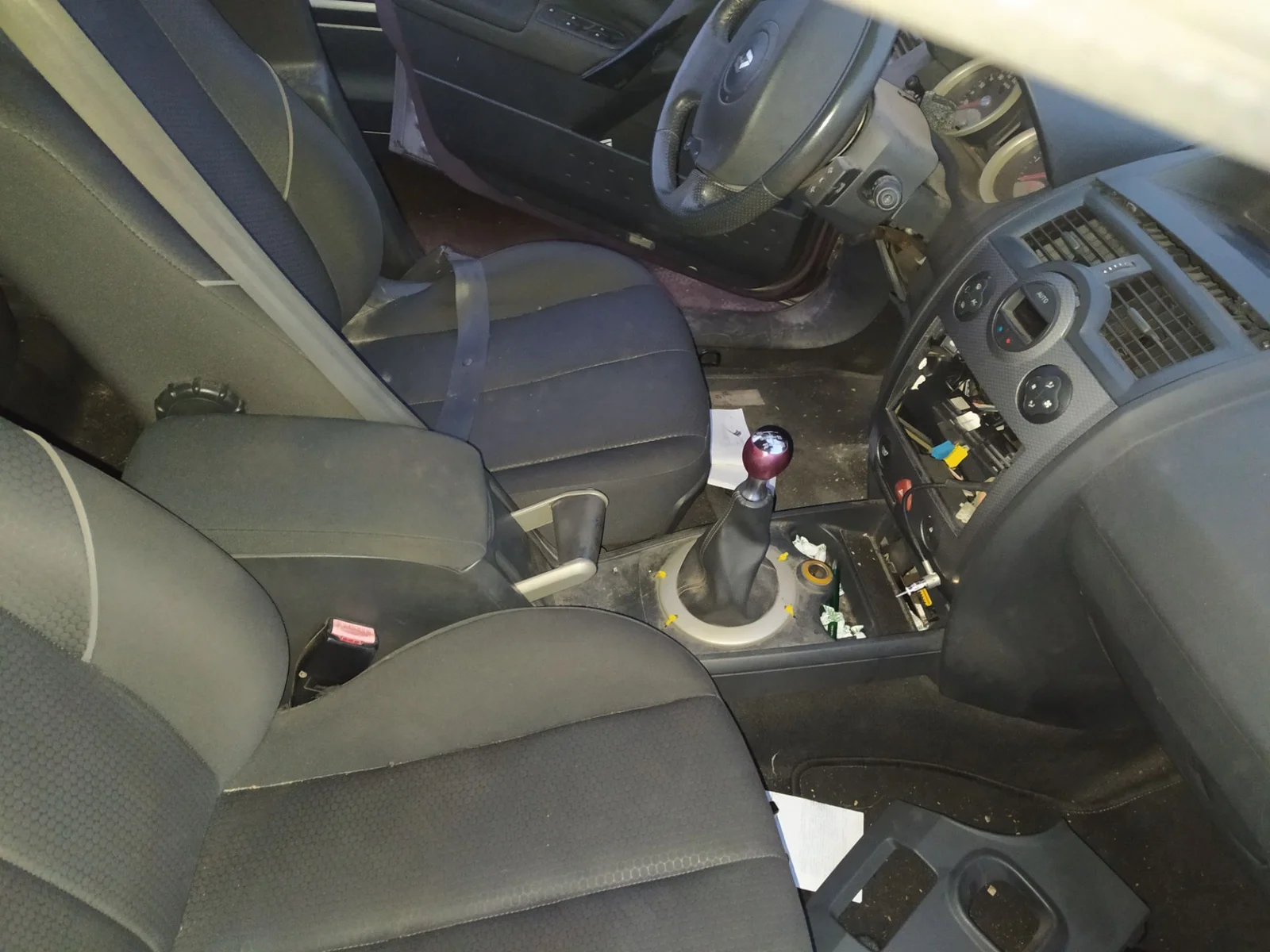 Foto de PALANCA FRENO RENAULT MEGANE II GRANDTOUR 1.4 16V (98 CV / 72 KW) referencia 8200321029