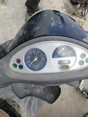 Foto de CUADRO CUENTA KILOMETROS PIAGGIO (VESPA) FLY PIAGGIO FLY 125 (2013 -->) 124 cm3 - 8.9 kW (4 tiempos) (0 CV / 0 KW)