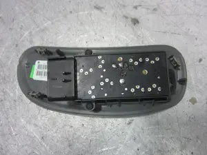 Foto de MANDO ELEVALUNAS DELANTERO DERECHO CHRYSLER VOYAGER (RG) referencia 04685780AB foto 3