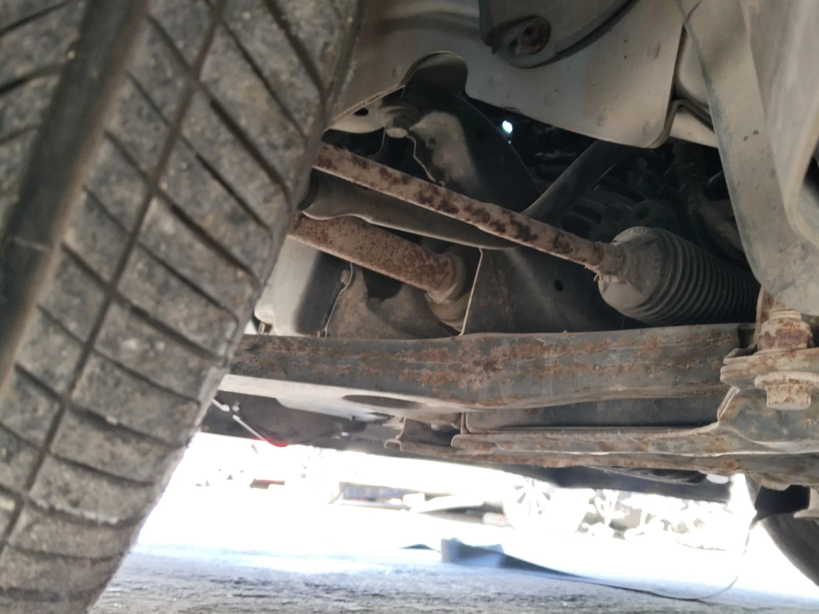 Foto de BRAZO SUSPENSION DELANTERO IZQUIERDO FORD FOCUS BERLINA (CAK) 1.6 16V CAT (101 CV / 74 KW)